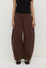 Assembly Label - Lola Barrel Pant, Ganache