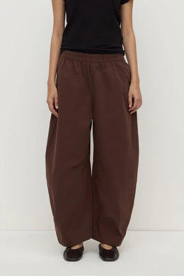 Assembly Label - Lola Barrel Pant, Ganache