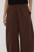 Assembly Label - Lola Barrel Pant, Ganache
