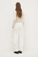 Assembly Label - Lola Barrel Pant, White