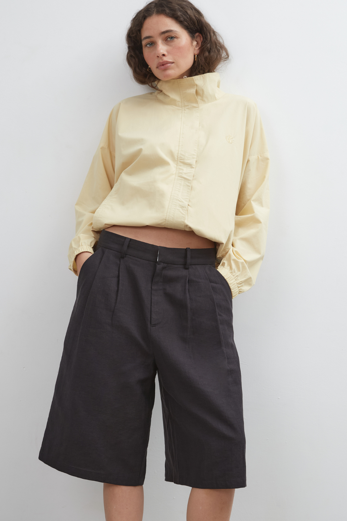 Commonplace - Longline Short, Black