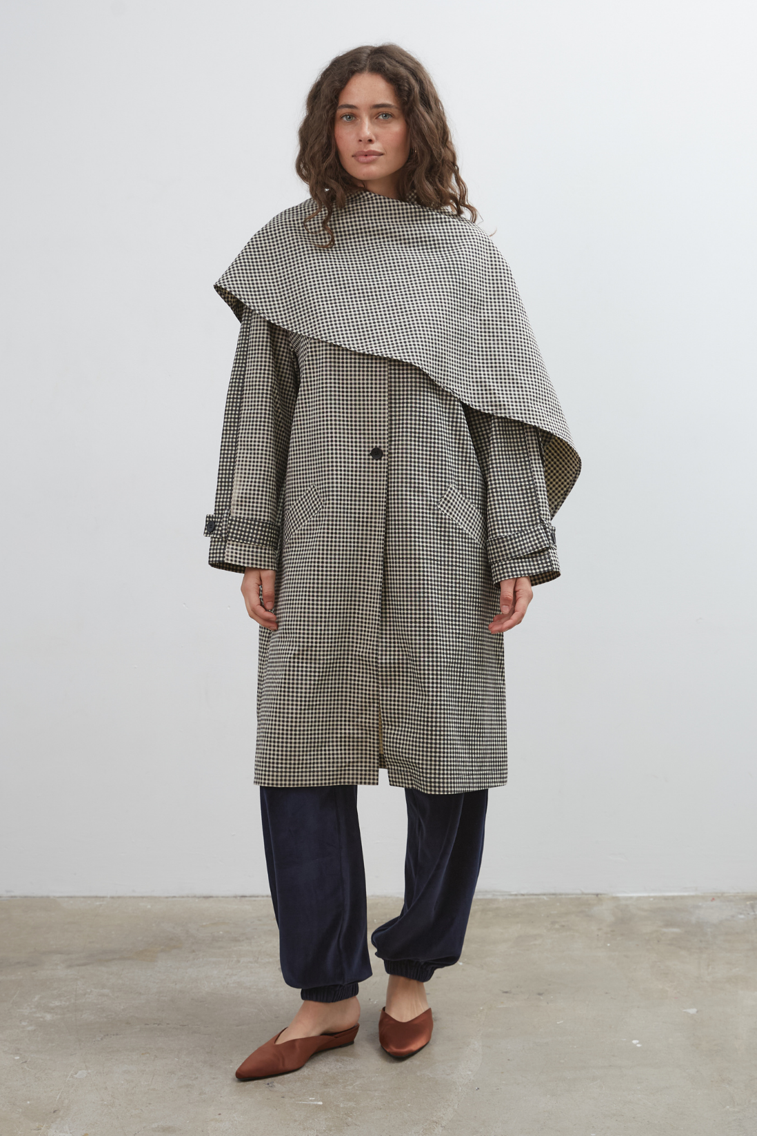 Commonplace - Lady Gingham Trench, Black White