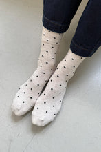 Le Bon Shoppe - Sneaker Socks, Oatmeal Polka Dot