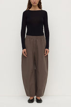 Assembly Label - Lola Barrel Pant, Bark