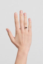 Meadowlark - Protea Ring Petite, Onyx/Sterling Silver