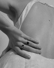 Meadowlark - Protea Ring Petite, Onyx/Sterling Silver