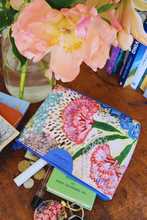 Fleur Woods - Medium Pouch, Meadow