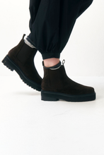 Chaos & Harmony - Queens Boot, Bitter Choc Suede