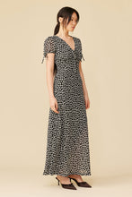 Ruby - Wendy Crinkle Dress, Black Daisy