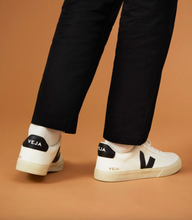 Veja - Campo Chromefree Leather Sneaker, Extra White Black