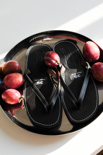 McKinlays X Commonplace - Boundary Sandal, Black/ White