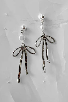 Crushes - Bow and Pearl Earrings, Silver