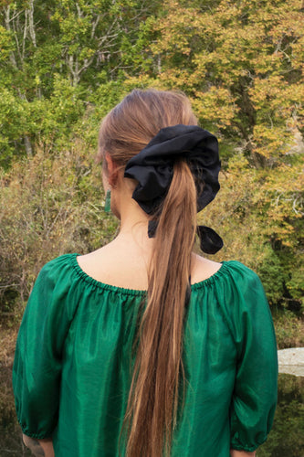 Caitlin Snell - Eva Zero Waste Scrunchie, Black