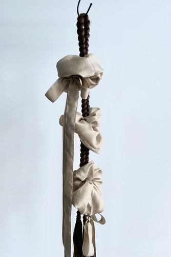 Caitlin Snell - Eva Zero Waste Scrunchie w Detachable Bow, Champagne