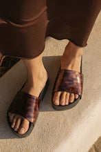 La Tribe - Platform Slide Animal, Black