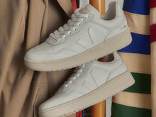 Veja - V 90 O.T Leather Sneaker, Extra White
