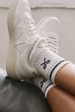 Veja - V 90 O.T Leather Sneaker, Extra White