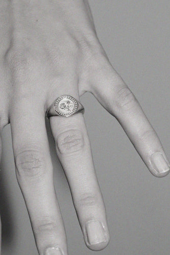 Meadowlark - Amulet Love Signet Ring, Gold Plated